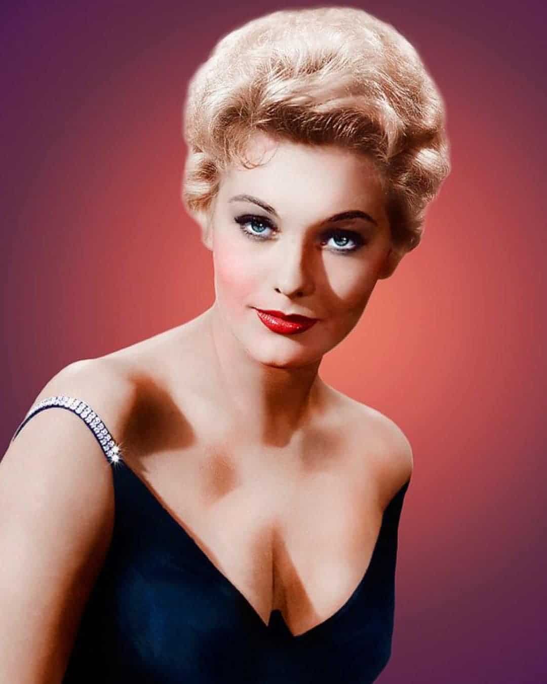 She had one of the most beautiful faces in 50s Hollywood. Kim Novak is 91 years old, this is what she looks like today