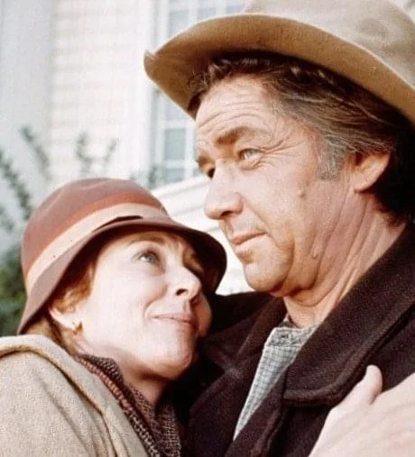 “ROMANTIC REVELATIONS: MICHAEL LEARNED CONFESSES TO LOVE WITH ‘WALTONS’ CO-STAR RALPH WAITE”