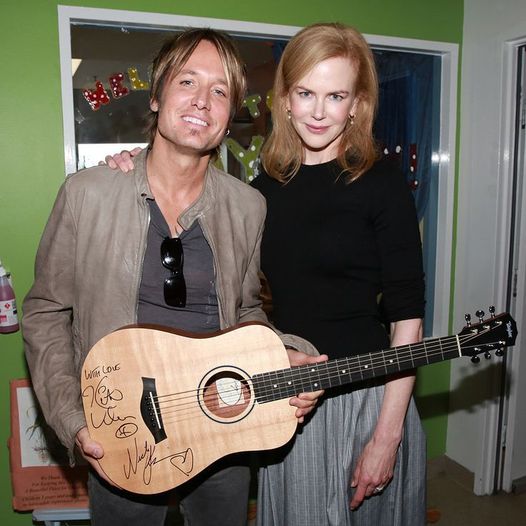 Keith Urban & Nicole Kidman singing “The Fighter” in the car is #CoupleGoals