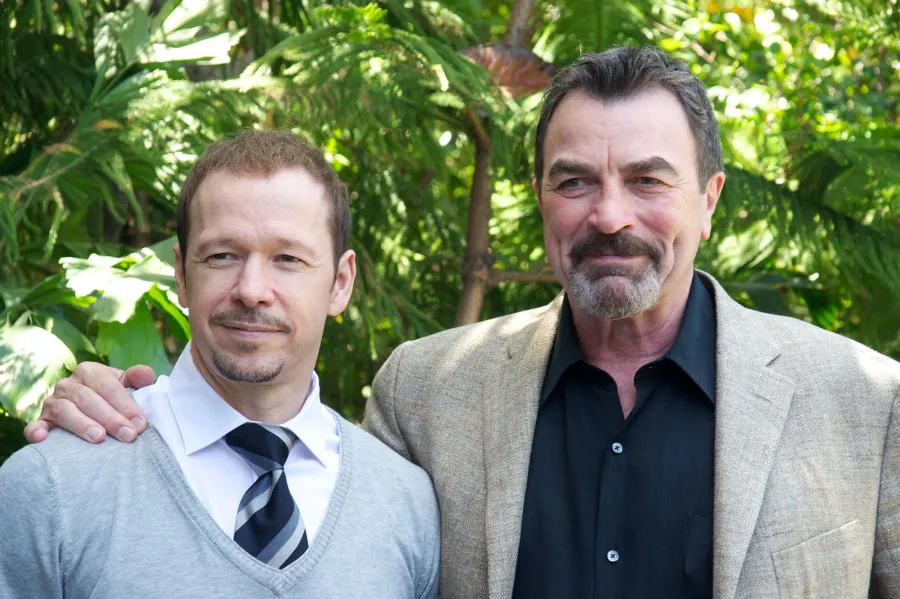 Tom Selleck and Donnie Wahlberg Reveal the Secrets to Nailing ‘Blue Bloods’ Dinner Scenes