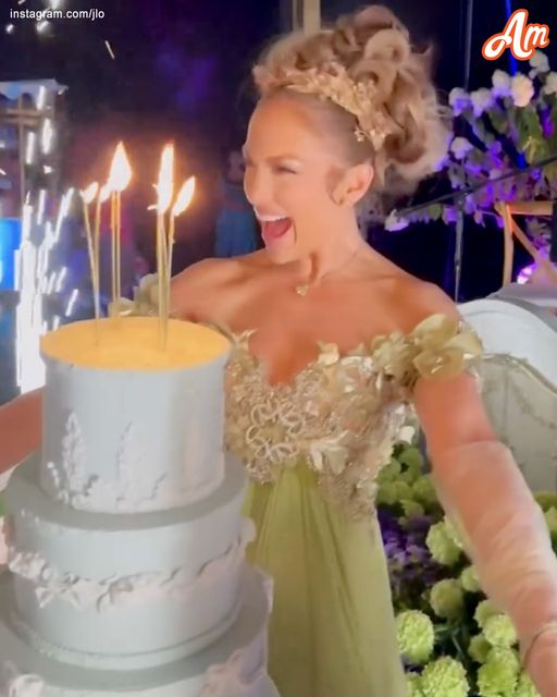 5 Must-Read News of the Week: Rory Feek’s Cliffside Wedding, Ryan Reynold’s 4th Child’s Name, JLo’s 55th Birthday Bash, & More