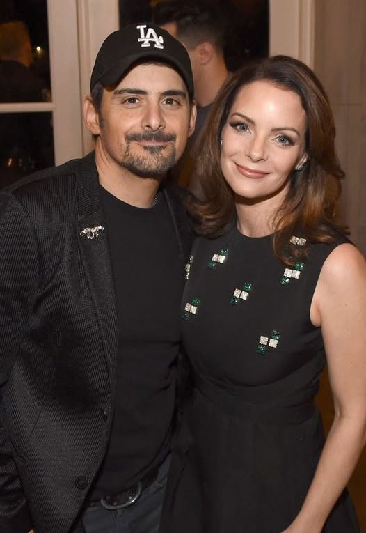 Kimberly Williams-Paisley Appeared without Wedding Ring & Lost Her Voice before 20th Anniversary with Brad